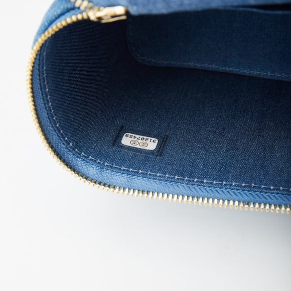 CHANEL BLUE DENIM MINI VANITY CASE CROSSBODY BAG (2021) - Picture 8 of 8